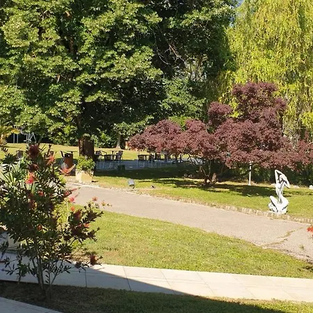 Hotel Logis & Restaurant Le Fleurance