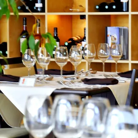 Hotel Logis & Restaurant Le 3*