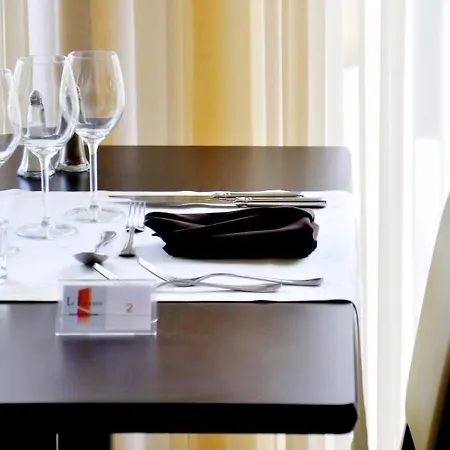Hotel Logis & Restaurant Le 3*