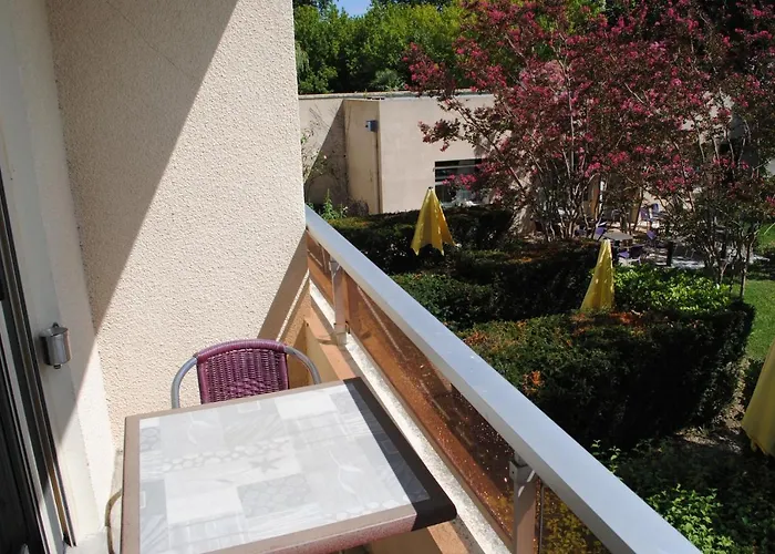 ホテル Logis & Restaurant Le Fleurance