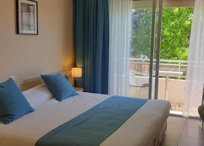 Logis & Restaurant Le ホテル 3*