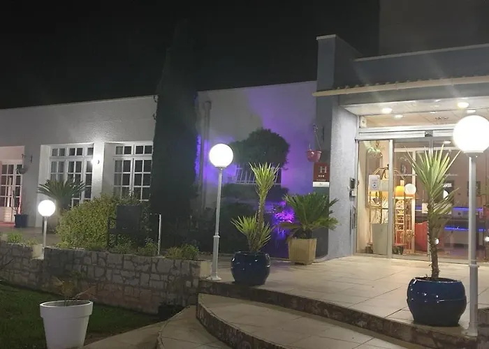 Logis & Restaurant Le ホテル Fleurance