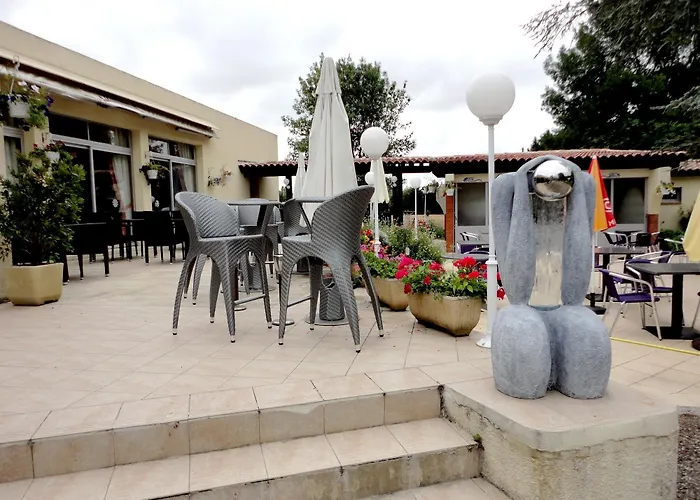 Hotel Logis & Restaurant Le 3*