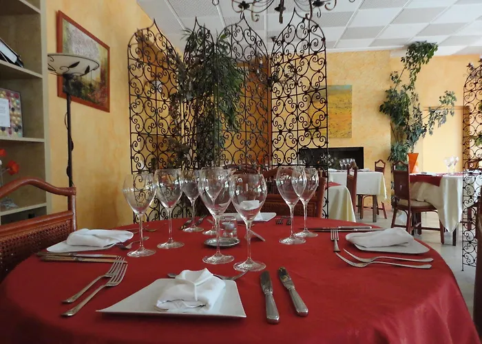 ホテル Logis & Restaurant Le Fleurance