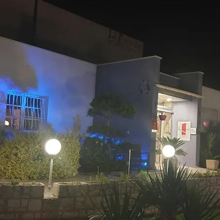 Logis & Restaurant Le 호텔