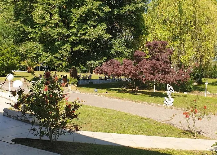 Hotel Logis & Restaurant Le Fleurance