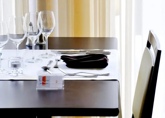 Hotel Logis & Restaurant Le 3*